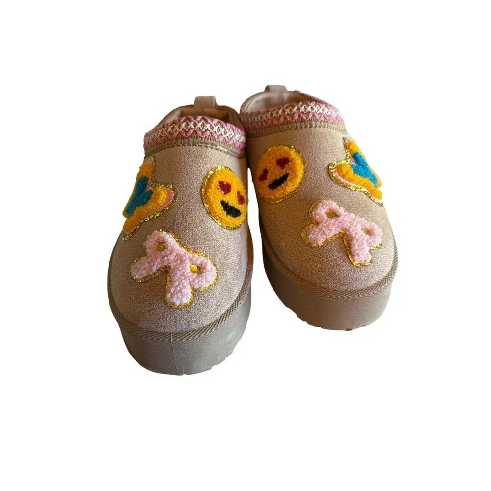 Steve Madden Girls Cozy Smiley Face Butterfly Embroidered Platform Tan Slippers